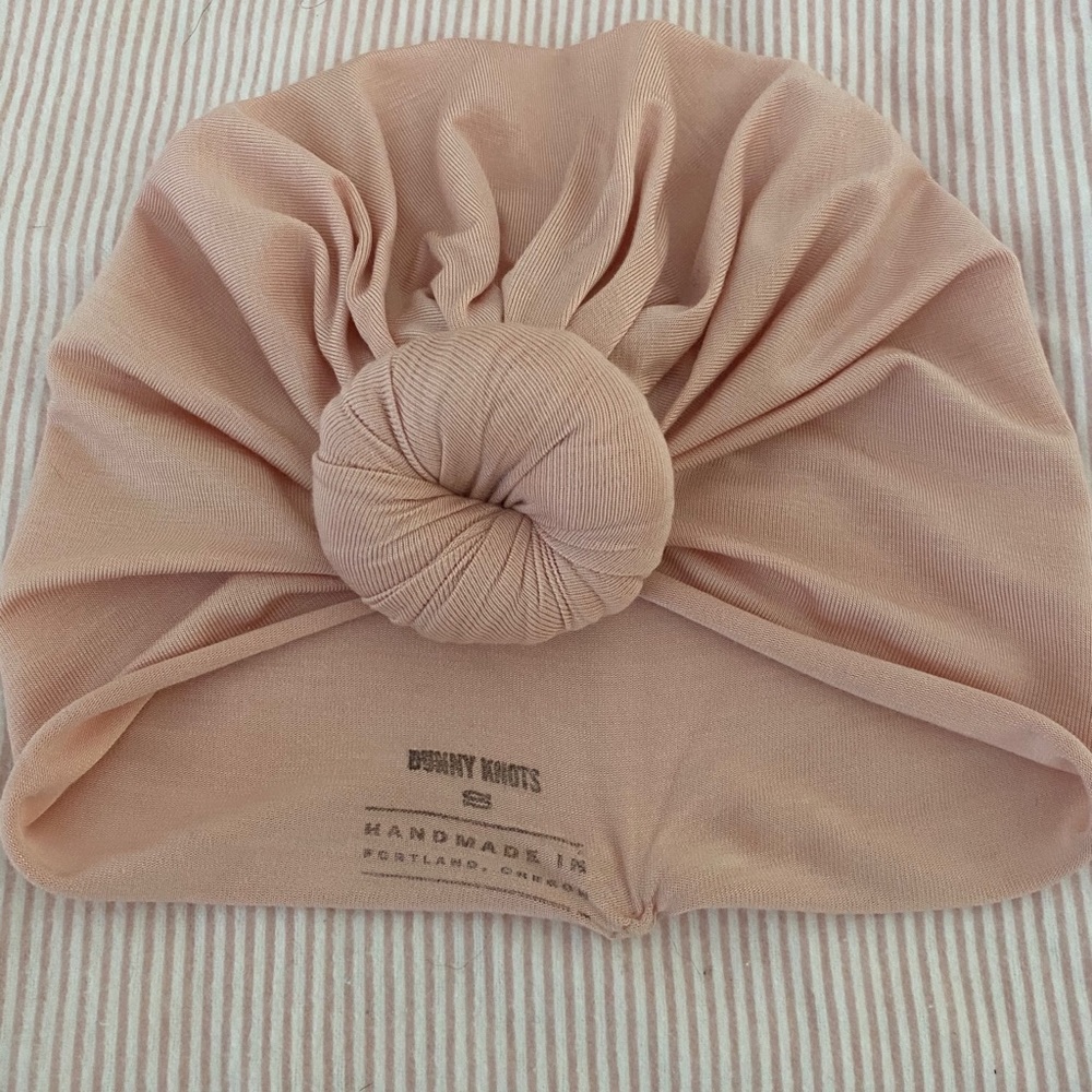 Small Adabel Light Pink Bunny Knot